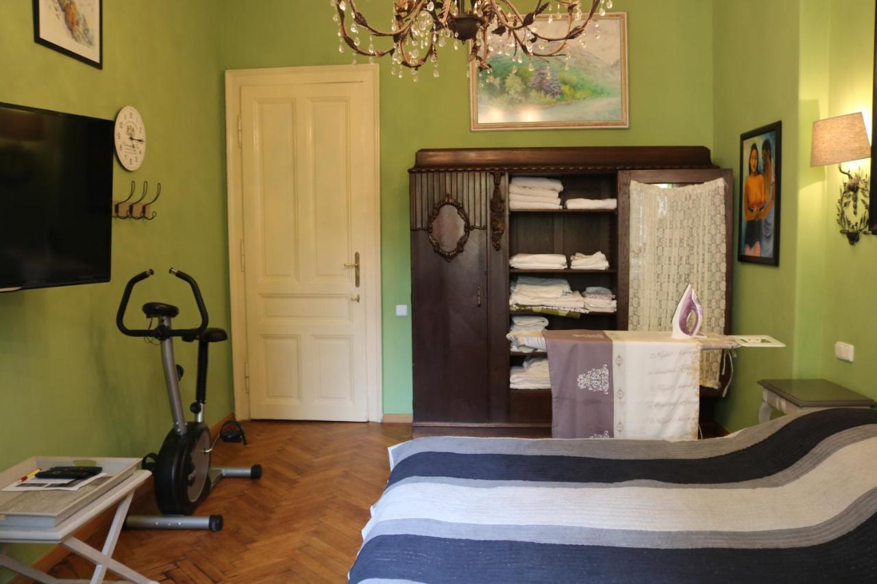 Retro Big Apartment With Two Balconies And Lift Karlsbad Exteriör bild