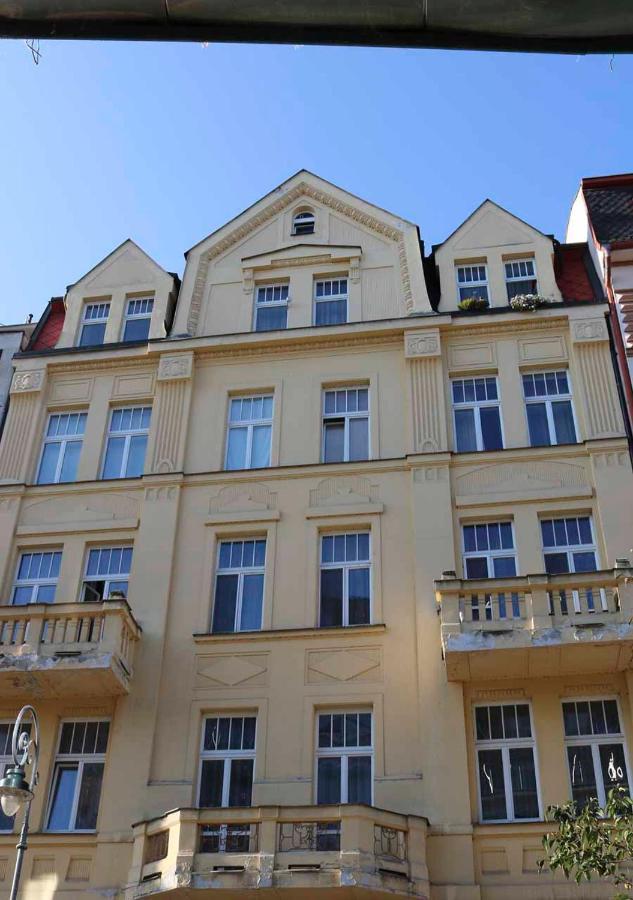 Retro Big Apartment With Two Balconies And Lift Karlsbad Exteriör bild